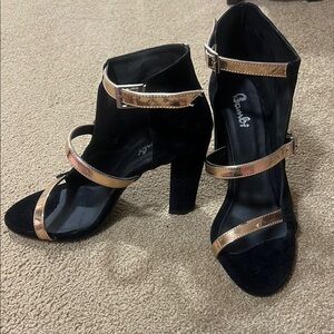 BAMBI Black and Gold Women's Heels